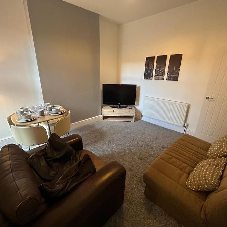 Amazing 8 Person 4 Bedroom And 2 Bathroom Mega House! Kingston upon Hull Kültér fotó