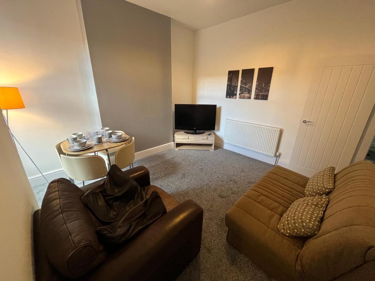 Amazing 8 Person 4 Bedroom And 2 Bathroom Mega House! Kingston upon Hull Kültér fotó